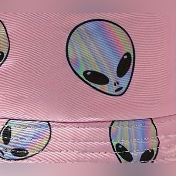 Brand new still in bag reversible bucket hat - Picture 5 of 5